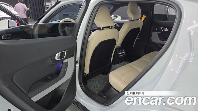 Polestar Polestar 2 2023 — photo 17