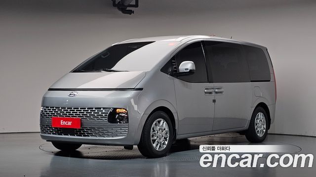 Hyundai Staria 2023 — photo 1
