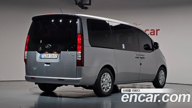 Hyundai Staria 2023 — photo 2