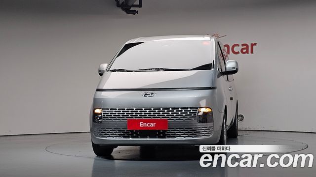 Hyundai Staria 2023 — photo 3