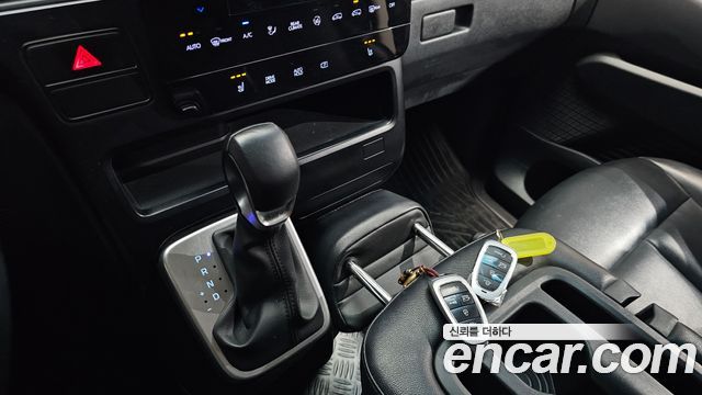 Hyundai Staria 2023 — photo 9