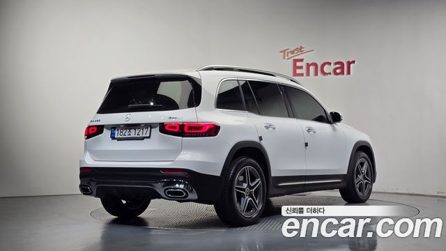 Mercedes-Benz GLB-Class 2023 — photo 2