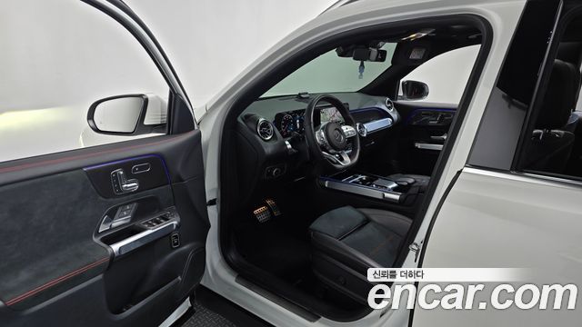 Mercedes-Benz GLB-Class 2023 — photo 10