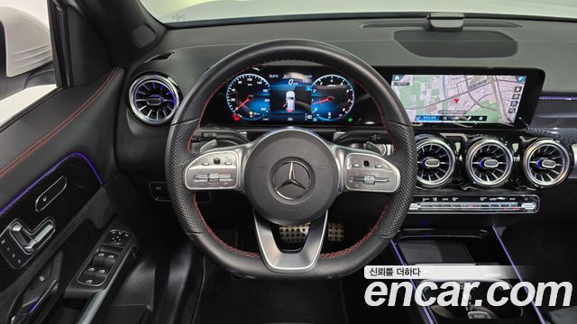 Mercedes-Benz GLB-Class 2023 — photo 13