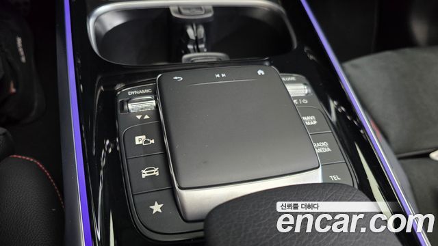Mercedes-Benz GLB-Class 2023 — photo 17