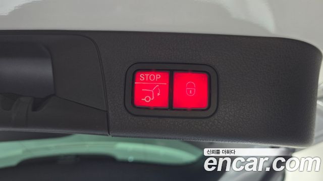 Mercedes-Benz GLB-Class 2023 — photo 18