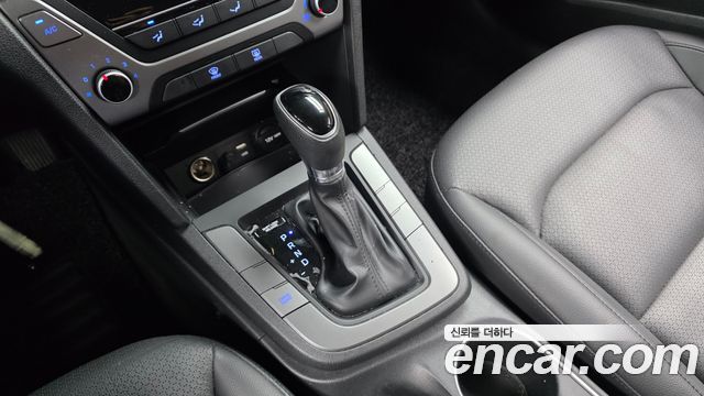 Hyundai AVANTE 2016 — photo 12