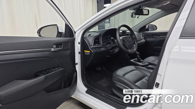 Hyundai AVANTE 2016 — photo 13