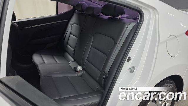 Hyundai AVANTE 2016 — photo 18