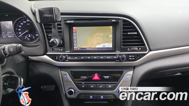 Hyundai AVANTE 2016 — photo 19
