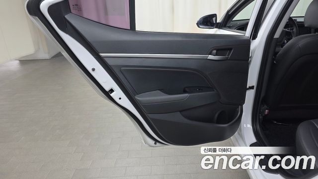 Hyundai AVANTE 2016 — photo 15