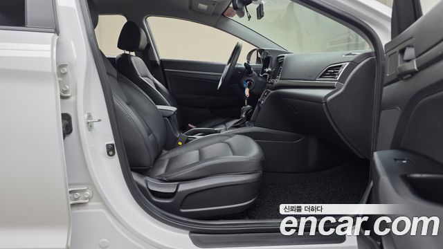 Hyundai AVANTE 2016 — photo 16