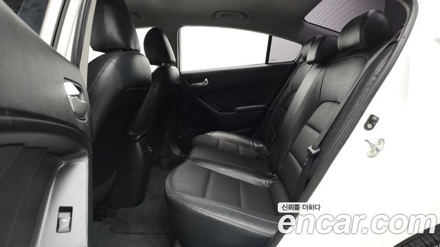 Kia K3 2017 — photo 17