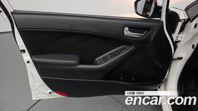 Kia K3 2017 — photo 14