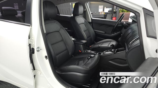 Kia K3 2017 — photo 16