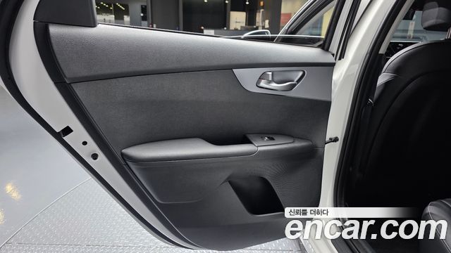 Kia K3 2022 — photo 15