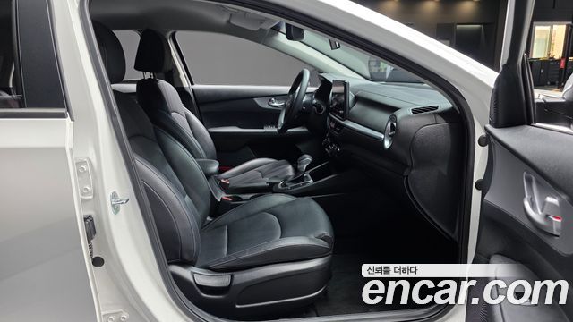 Kia K3 2022 — photo 16
