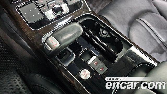 Audi A8 2015 — photo 9