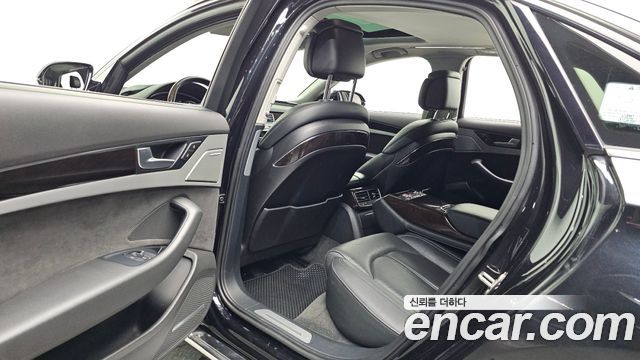 Audi A8 2015 — photo 11