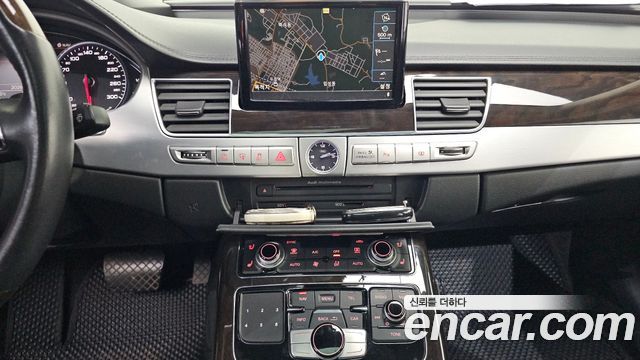 Audi A8 2015 — photo 14