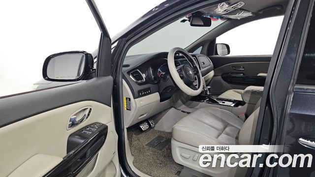 Kia Canival 2019 — photo 10