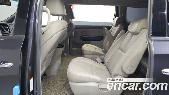 Kia Canival 2019 — photo 11