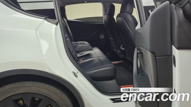 Tesla Model Y 2021 — photo 17