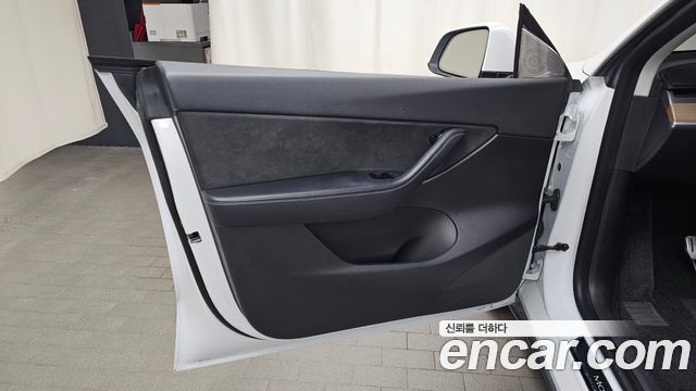 Tesla Model Y 2021 — photo 14