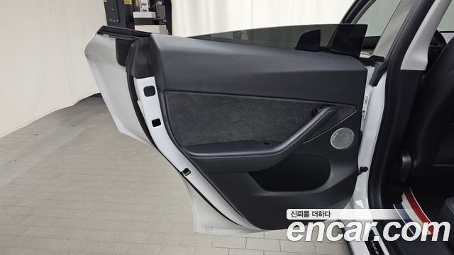 Tesla Model Y 2021 — photo 15