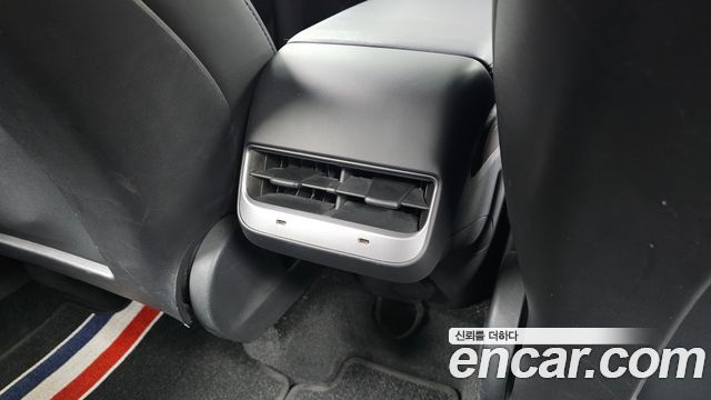 Tesla Model Y 2021 — photo 32
