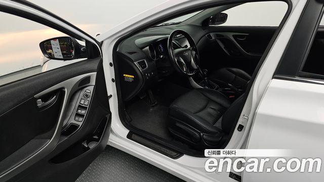 Hyundai AVANTE 2014 — photo 13