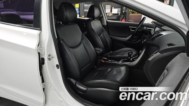 Hyundai AVANTE 2014 — photo 17