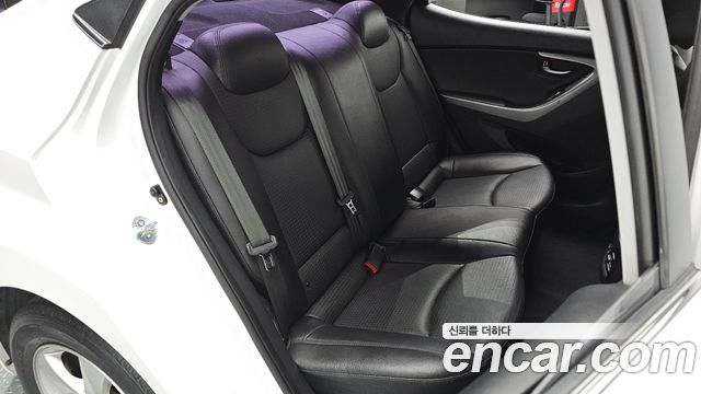Hyundai AVANTE 2014 — photo 18