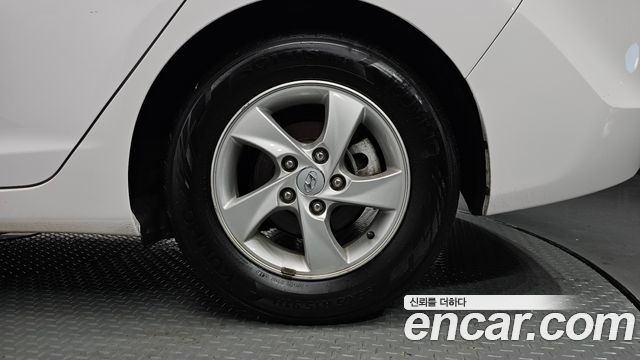 Hyundai AVANTE 2014 — photo 7
