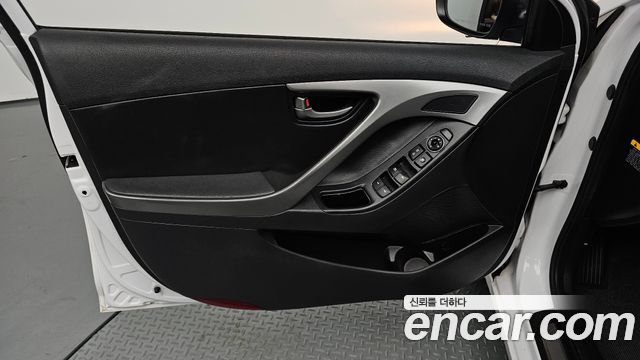 Hyundai AVANTE 2014 — photo 14