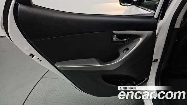 Hyundai AVANTE 2014 — photo 15