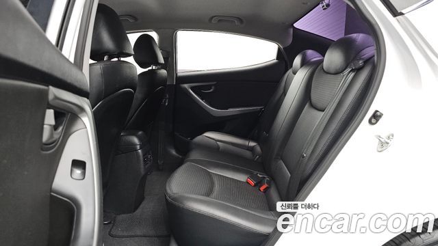 Hyundai AVANTE 2014 — photo 16