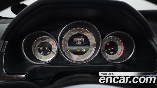 Mercedes-Benz E-Class 2015 — photo 8