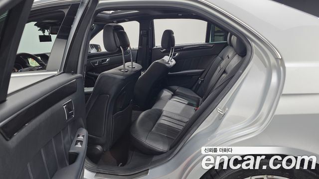 Mercedes-Benz E-Class 2015 — photo 11