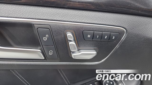 Mercedes-Benz E-Class 2015 — photo 14