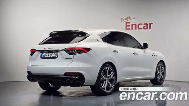 Maserati Levante 2023 — photo 2