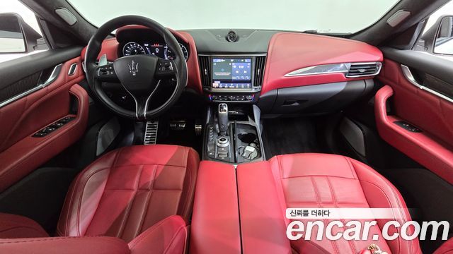 Maserati Levante 2023 — photo 10