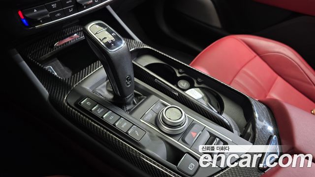 Maserati Levante 2023 — photo 12