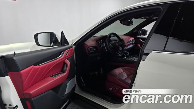 Maserati Levante 2023 — photo 13