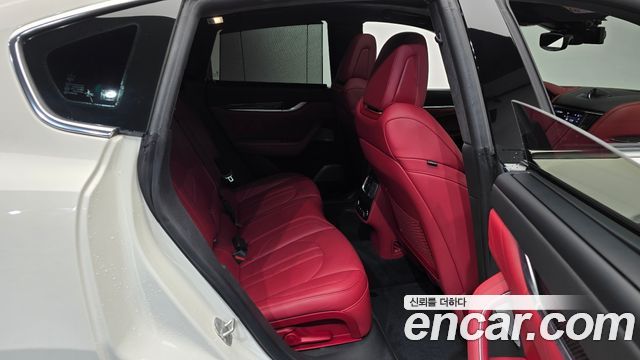 Maserati Levante 2023 — photo 17