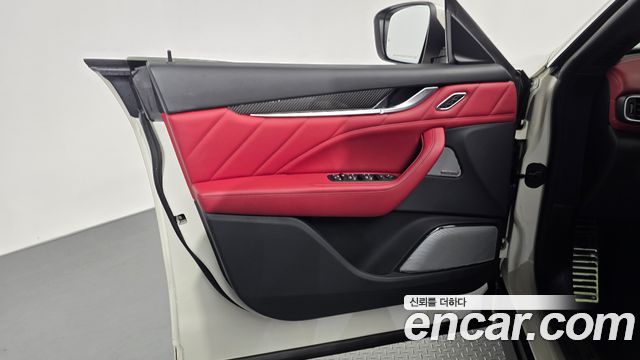 Maserati Levante 2023 — photo 14