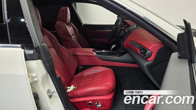 Maserati Levante 2023 — photo 16