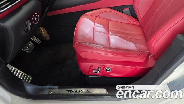 Maserati Levante 2023 — photo 32