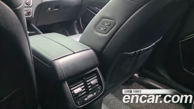 Kia K7 2019 — photo 29