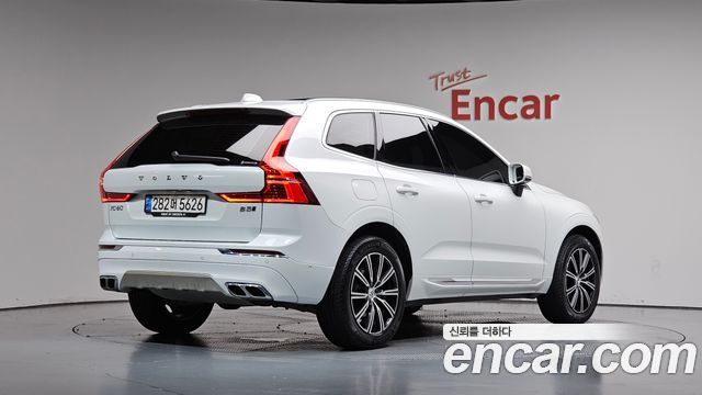Volvo XC60 2021 — photo 2